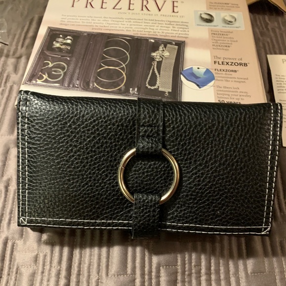 Jewelry Traveling and Preserving Black Wallet 🎈 - Picture 2 of 5